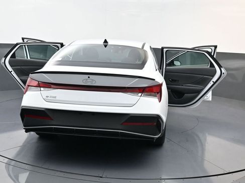 Certified 2025 Hyundai Elantra Sport image 28