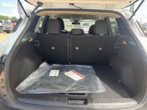 Used 2026 Nissan Kicks SV FWD image 10