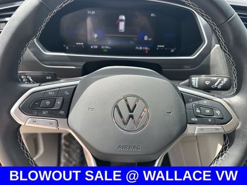 Certified 2024 Volkswagen Tiguan SE w/ Panoramic Sunroof Package FWD image 16