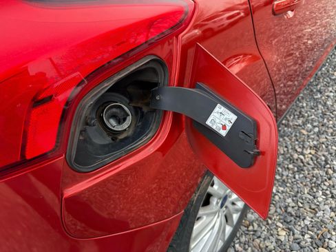 Used 2018 Ford Focus Titanium image 3