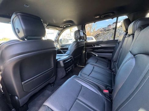 Used 2023 Jeep Wagoneer Series III w/ Convenience Group I AWD/4WD image 19
