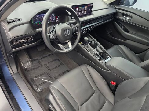Used 2025 Honda Accord Touring image 10