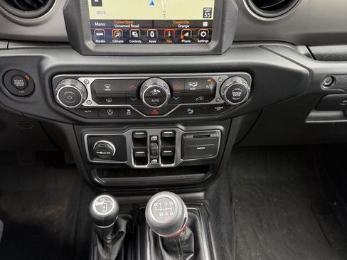 Used 2023 Jeep Gladiator Sport AWD/4WD image 19