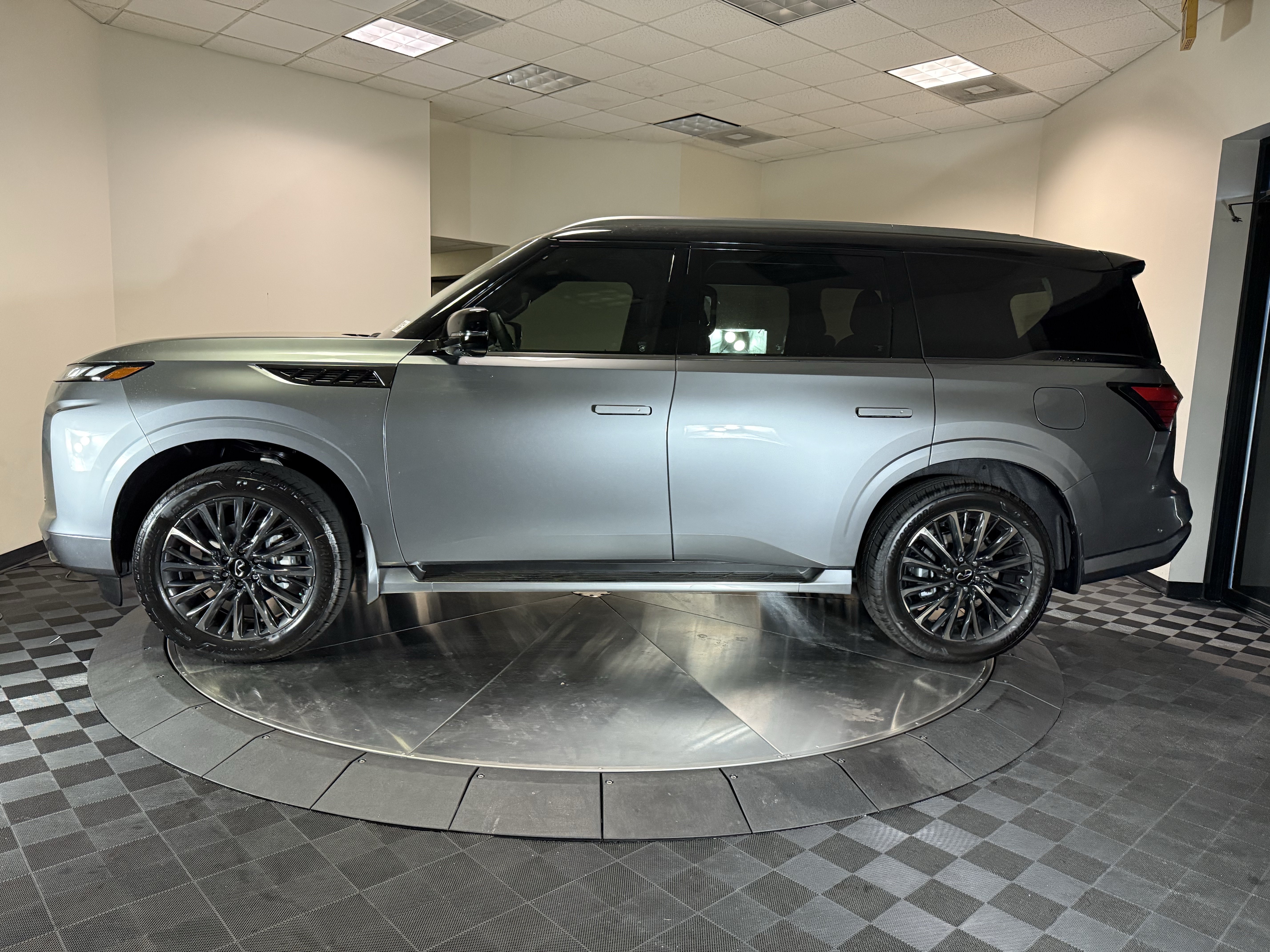 New 2026 INFINITI QX80 Autograph w/ Premium Cargo Package AWD/4WD image 5