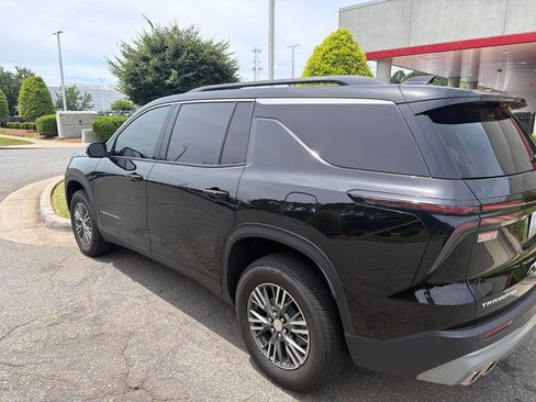 Used 2026 Chevrolet Traverse LT w/ Driver Confidence Package FWD image 5