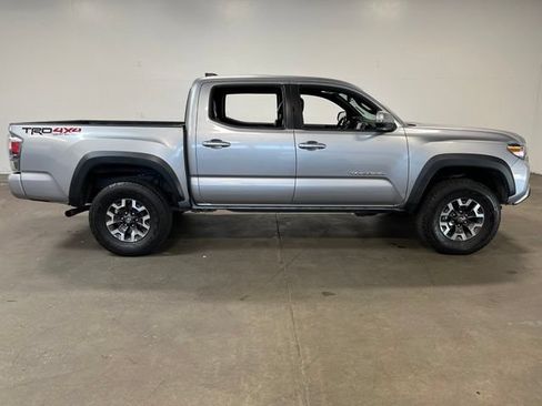 Used 2021 Toyota Tacoma TRD Off-Road w/ TRD Premium Off Road Package AWD/4WD image 2