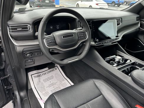 Used 2024 Jeep Wagoneer Series II w/ Flexible Seating Group image 9