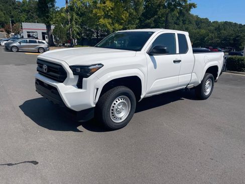 Used 2025 Toyota Tacoma SR w/ Towing Package RWD image 16