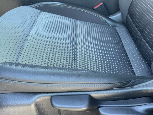 Used 2025 Chevrolet Trax LT image 22