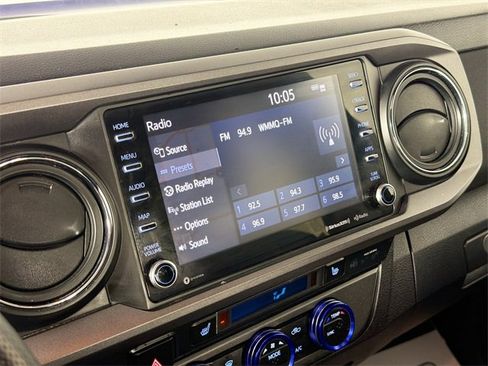 Used 2022 Toyota Tacoma TRD Off-Road image 15