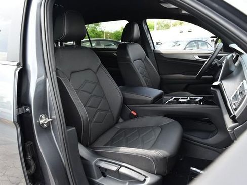 Used 2025 Volkswagen Atlas Cross Sport SE image 20