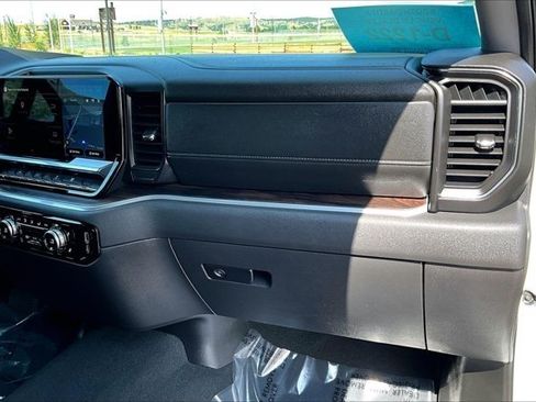 Used 2025 GMC Sierra 1500 SLT AWD/4WD image 27