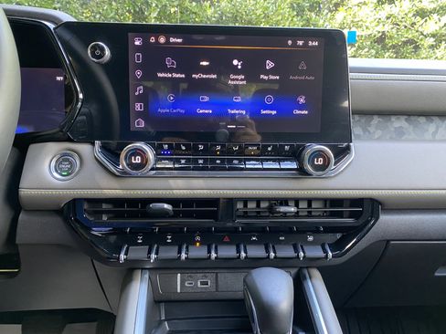 Used 2026 Chevrolet Colorado ZR2 w/ Technology Package AWD/4WD image 24