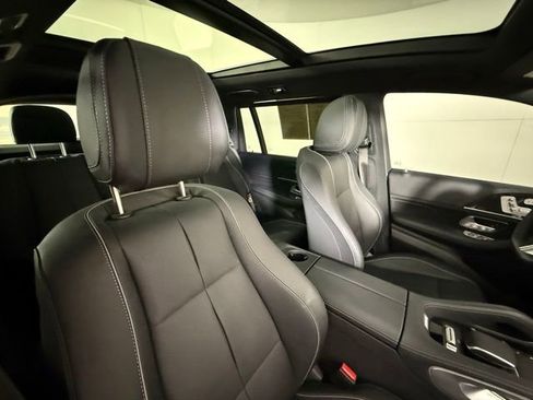 Used 2025 Mercedes-Benz GLS 580 4MATIC image 33