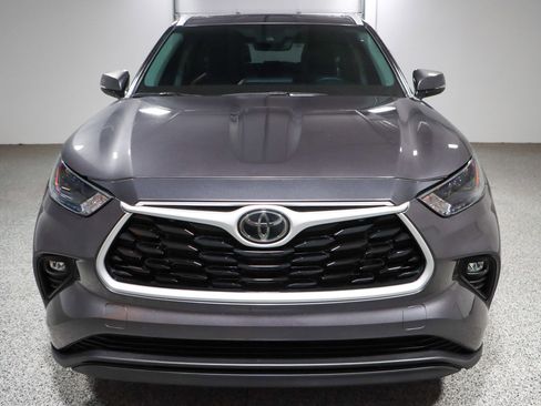 Used 2024 Toyota Highlander XLE image 4