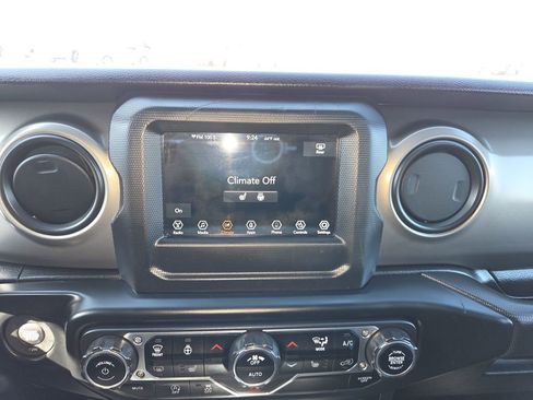 Used 2021 Jeep Gladiator Sport w/ Technology Group AWD/4WD image 17
