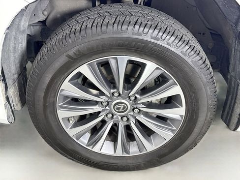 Used 2023 Lexus GX 460 Luxury w/ Accessory Package AWD/4WD image 32