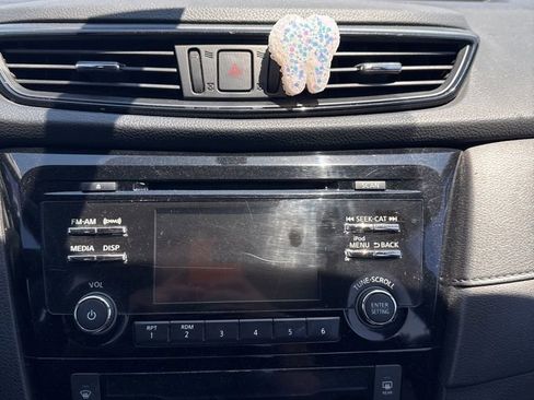 Used 2017 Nissan Rogue SV FWD image 9