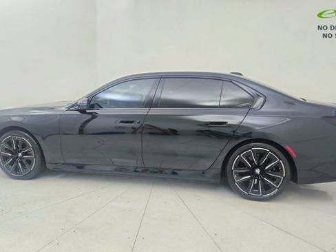 Used 2025 BMW i7 eDrive50 w/ M Sport Package RWD image 4