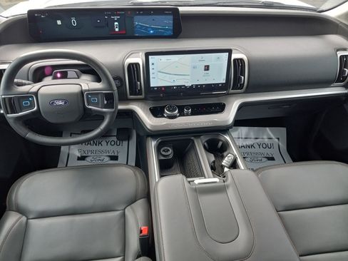 Used 2025 Ford Expedition Active AWD/4WD image 18