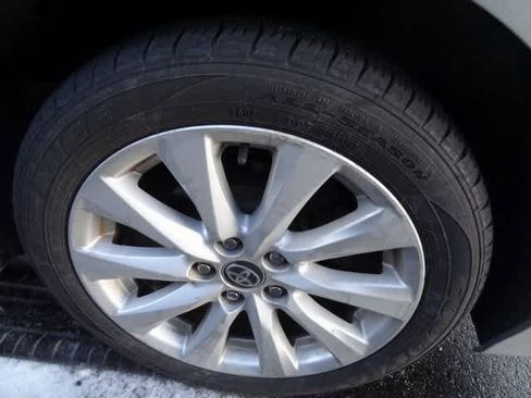 Used 2020 Toyota Camry LE image 10