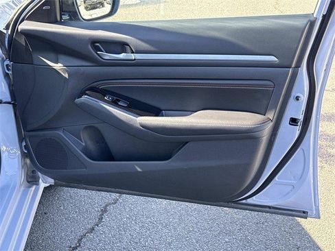 Used 2023 Nissan Altima 2.5 SR w/ SR Premium Package image 8