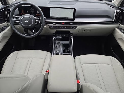 Certified 2025 Kia Sorento S w/ Panoramic Sunroof Package FWD image 35