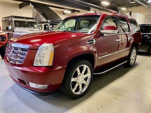 Used 2009 Cadillac Escalade AWD image 4