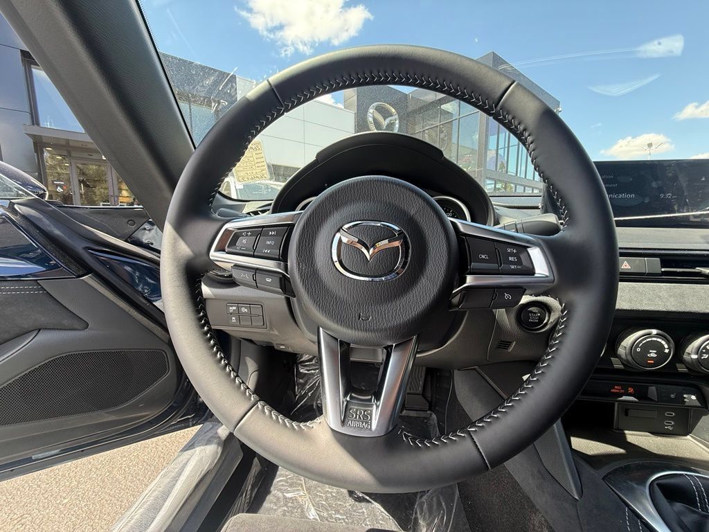 New 2026 MAZDA MX-5 Miata Club w/ Weather Package RWD image 16