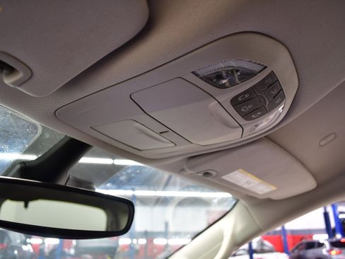 Used 2023 Chrysler Voyager LX image 32