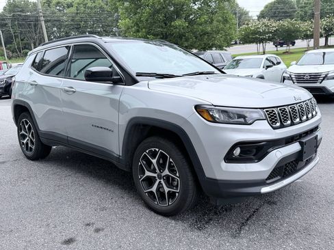 Used 2026 Jeep Compass Limited AWD/4WD image 2