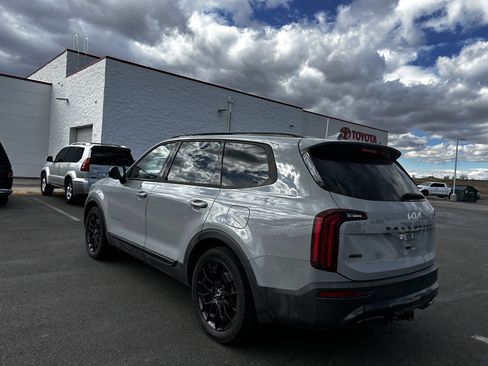 Used 2022 Kia Telluride SX w/ SX Prestige Package image 3