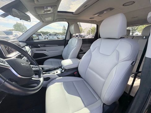 Used 2022 Kia Telluride S image 6
