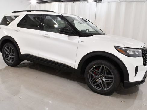 New 2026 Ford Explorer ST-Line w/ ST-Line Street Pack AWD/4WD image 5
