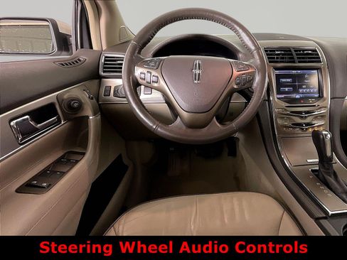 Used 2013 Lincoln MKX FWD image 8