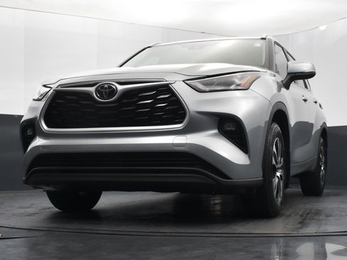 Used 2024 Toyota Highlander XLE image 35