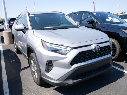 Certified 2024 Toyota RAV4 LE AWD/4WD image 4