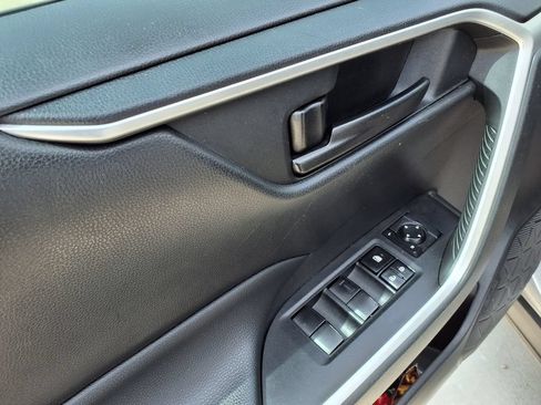 Used 2021 Toyota RAV4 LE w/ Carpet Mat Package (TMS) FWD image 18