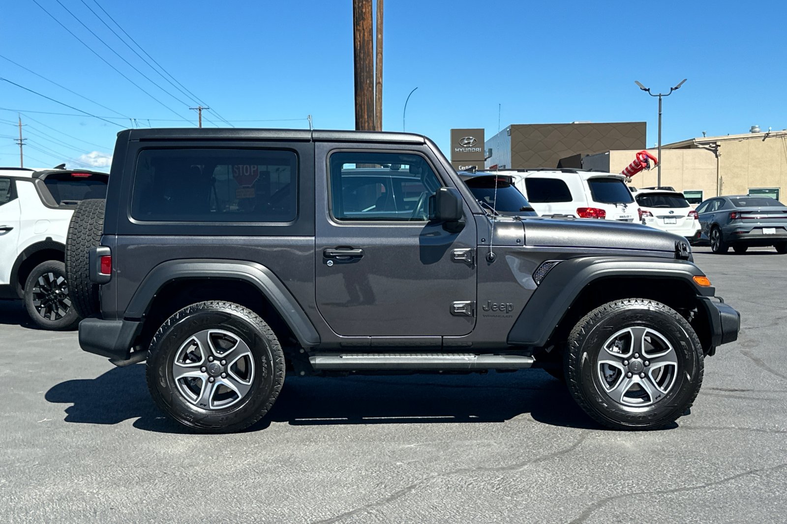 Used 2022 Jeep Wrangler Sport AWD/4WD image 3