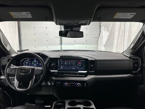 Used 2025 GMC Sierra 1500 SLT AWD/4WD image 40