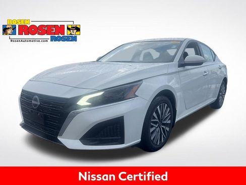 Certified 2023 Nissan Altima 2.5 SV image 1