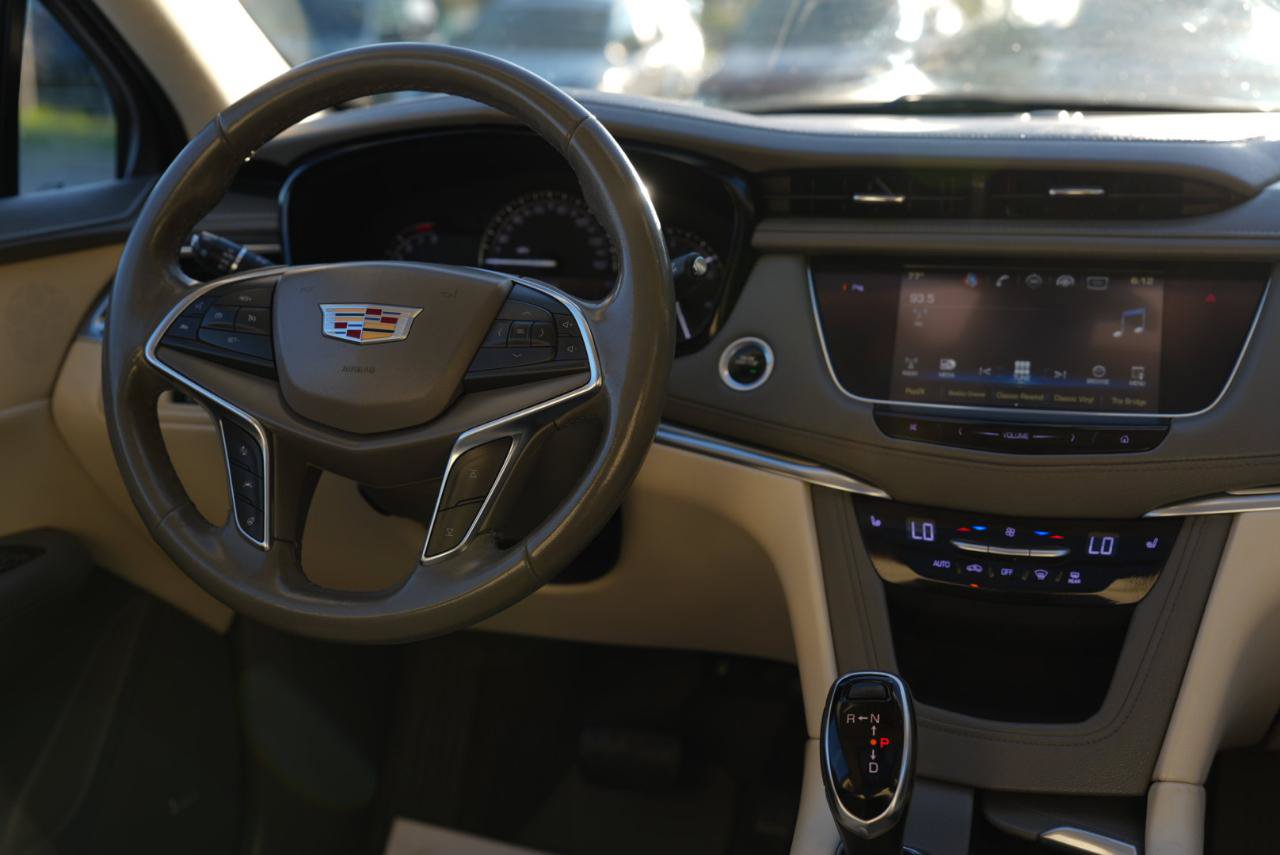 Used 2018 Cadillac XT5 Luxury w/ Driver Awareness Package FWD image 13