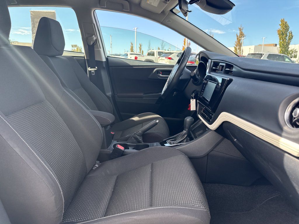 Used 2017 Toyota Corolla iM w/ Carpet Mat Package FWD image 4