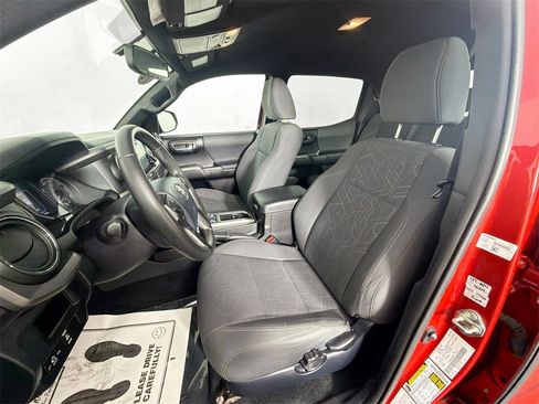 Used 2016 Toyota Tacoma SR5 image 19