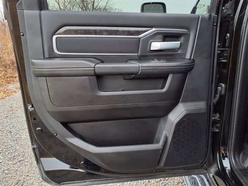 Used 2024 RAM 2500 Big Horn w/ Sport Appearance Package image 27