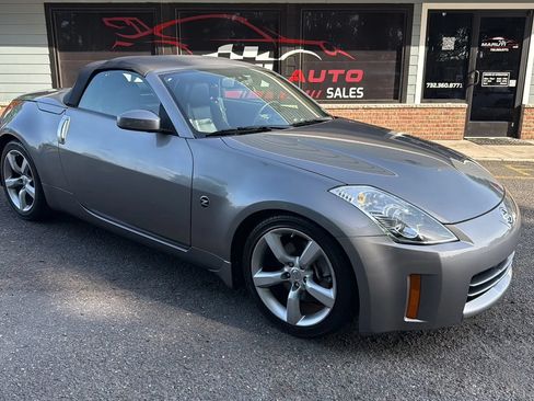 Used 2007 Nissan 350Z Touring RWD image 3