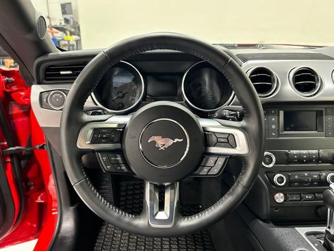 Used 2022 Ford Mustang GT RWD image 16