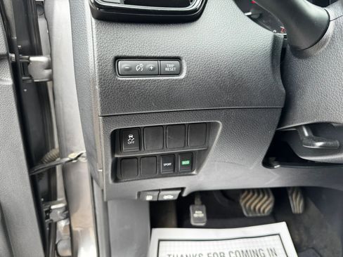 Used 2017 Nissan Rogue S w/ S Appearance Package FWD image 17