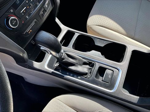 Used 2018 Ford Escape SE FWD image 16
