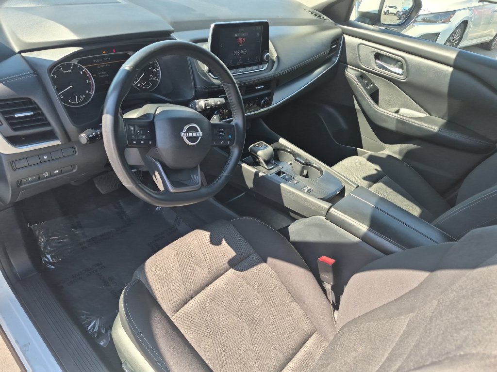 Certified 2025 Nissan Rogue SV FWD image 14